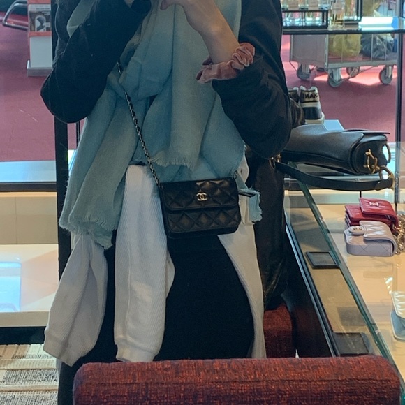 COPY - Chanel Small Clutch with Chain - Picture 4 of 4